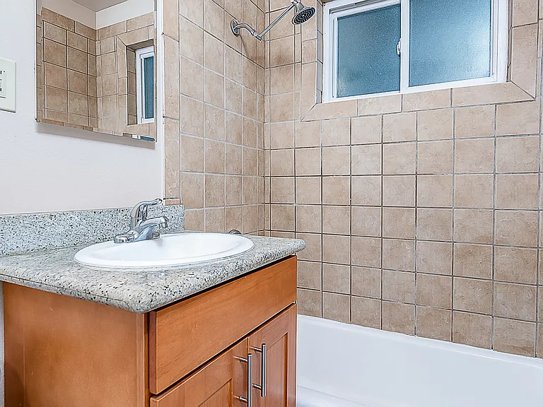 201 NE 40th St #204 — Photo 9