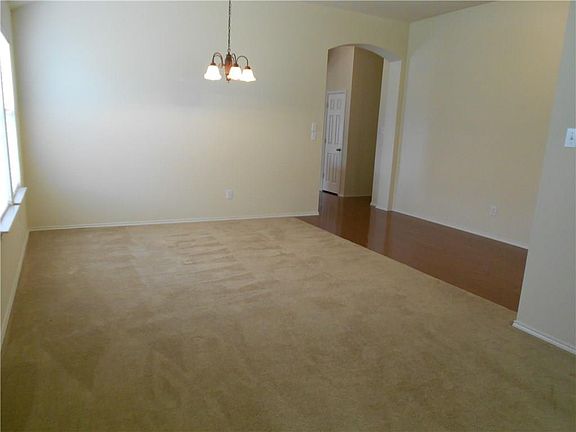 3rd image of 370 Magnolia Dr