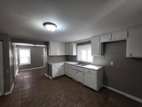 4th image of 2216 Goulson Ave