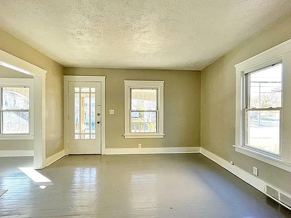 4th image of 3139 Elyria Ave