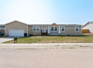 2402 Daybreak Dr, Gillette, WY 82718