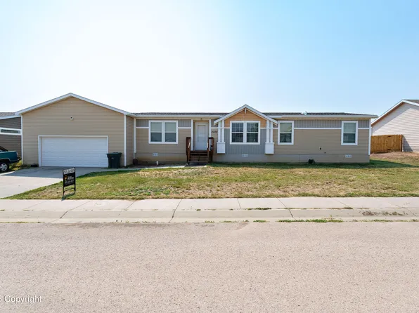 2402 Daybreak Dr, Gillette, WY 82718