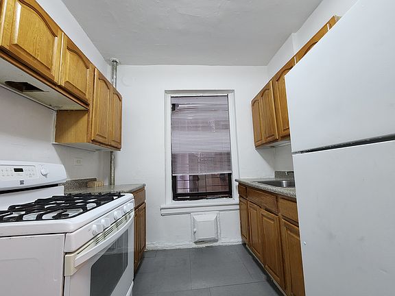 4th image of 3820 Waldo Ave APT J1