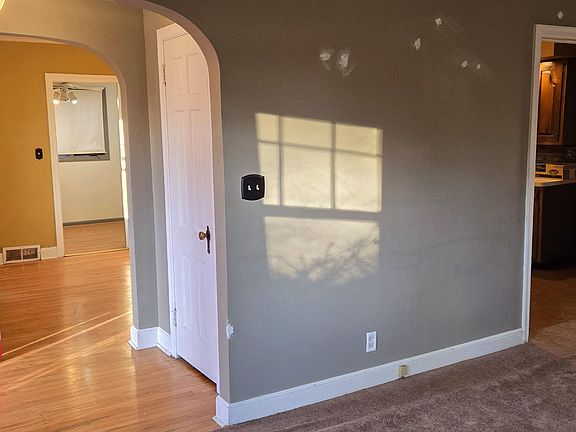 3rd image of 326 S Rockford Ave