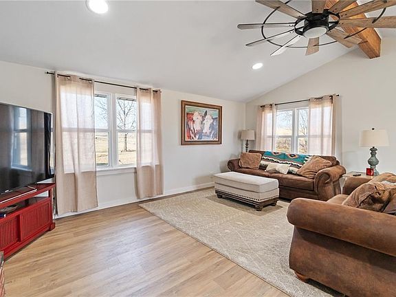 4th image of 4931 NW Caldwell Rd