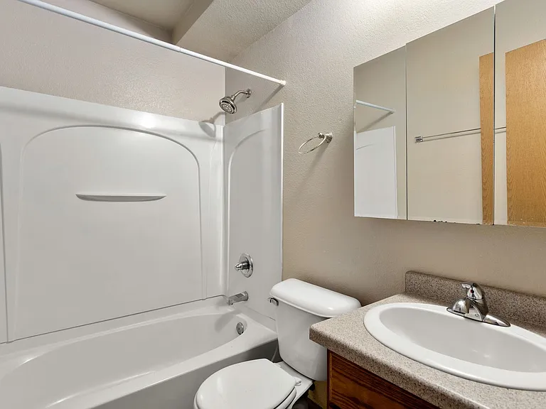 35 Woodmere Ct — Photo 9