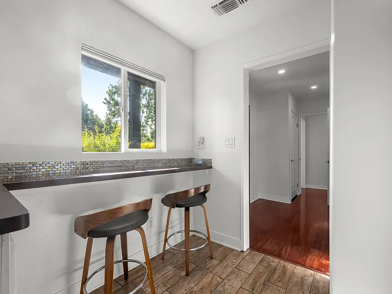 6714 Blucher Ave — Photo 6