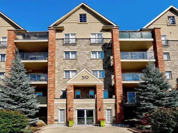 39 Ferndale Dr S #303, Barrie, ON L4N 5T5