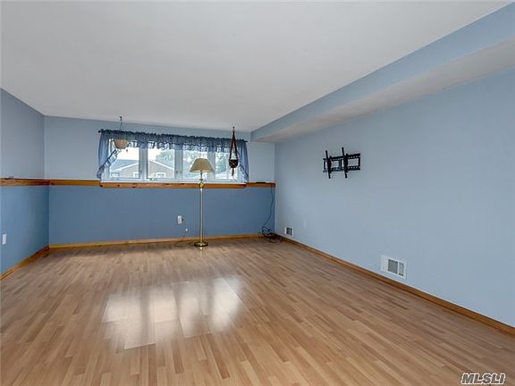 2nd image of 7 Willow St