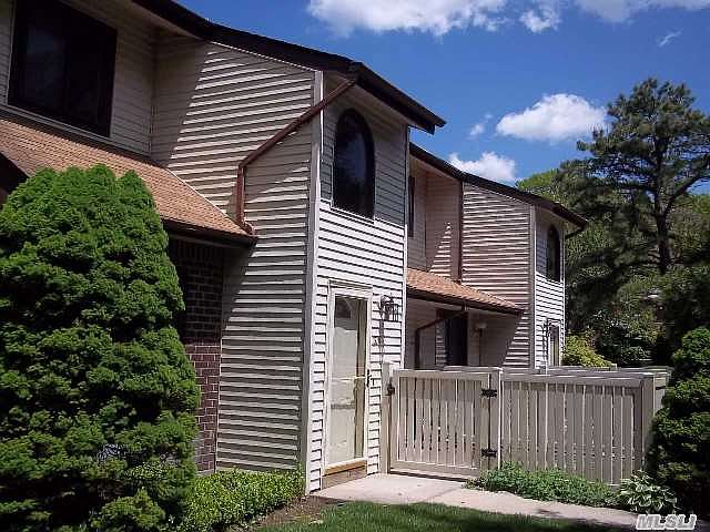 1st image of 376 Clubhouse Ct