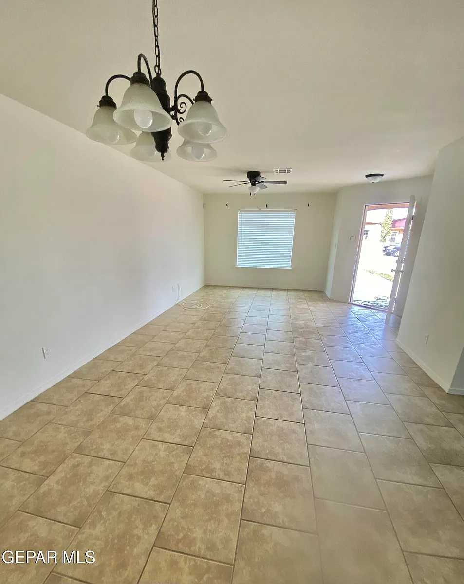 Building Photo - 9228 San Lorenzo Ave #B