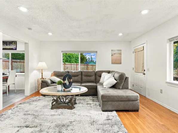 7660 S 126th Street, Seattle, WA 98178