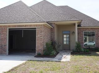 208 Birchview Dr, Broussard, LA 70518