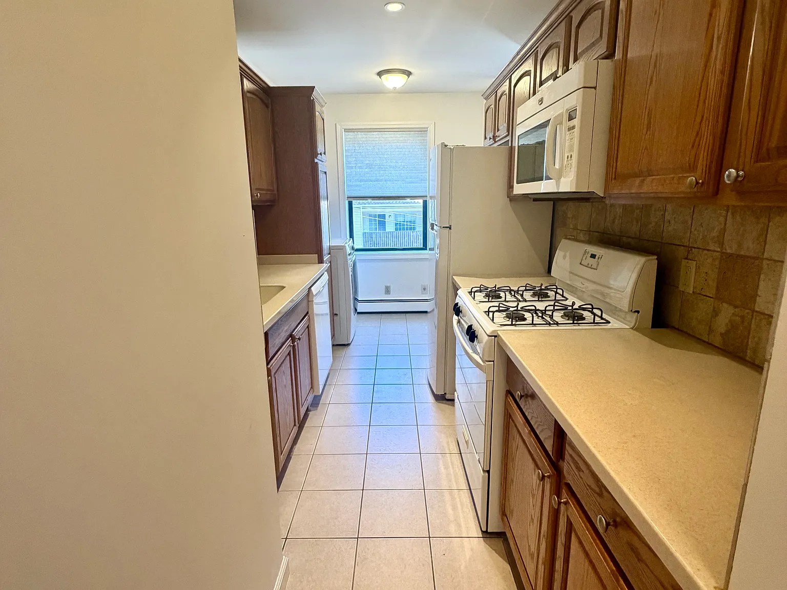 1 bed, 1100 sqft, $2,350 — Photo 3