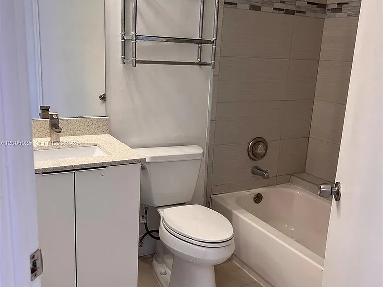 8290 Lake Dr #108 — Photo 32