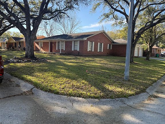 2nd image of 2206 Palomar St