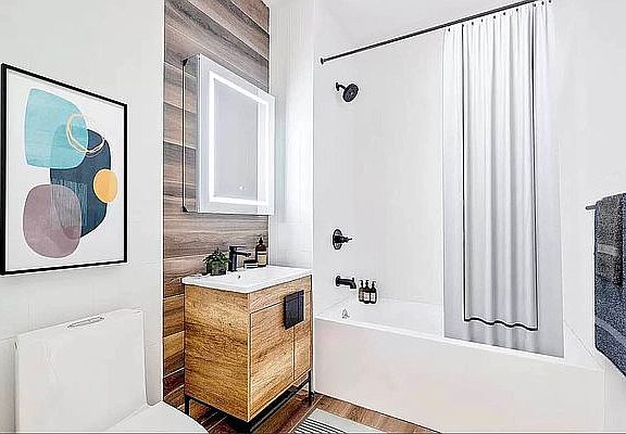 3rd image of 115 Bruckner Blvd #500