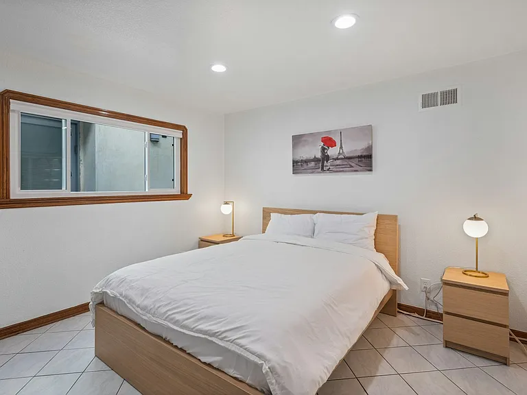 208 Marine Ave — Photo 19