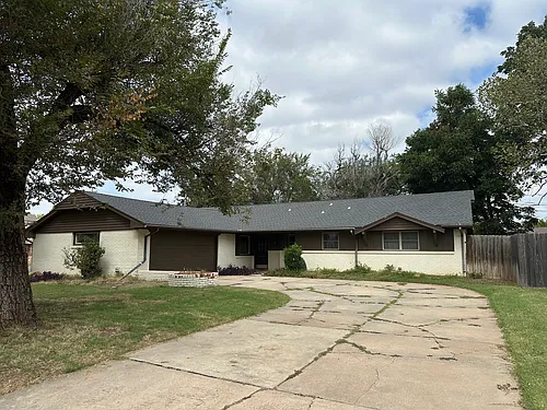 2833 Carlton Way Photo 1