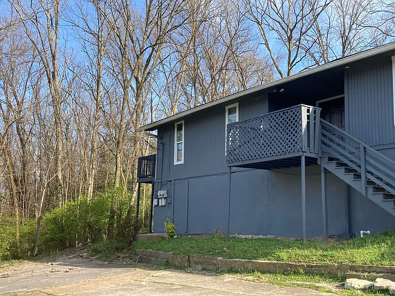 5240 Tusculum Ct — Photo 3