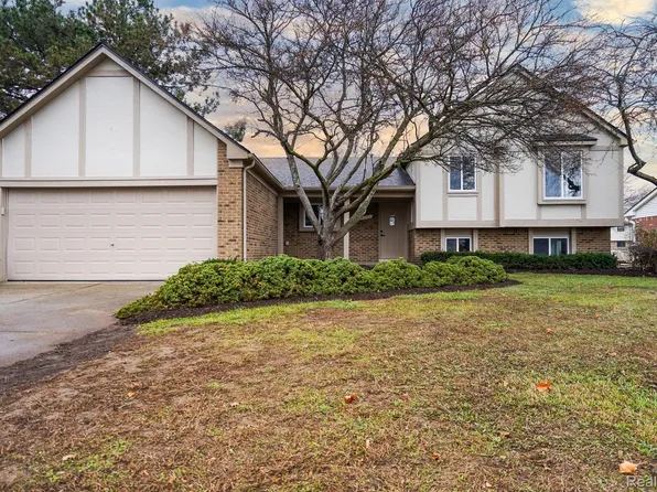 3721 Hamlet Dr, Sterling Heights, MI 48310