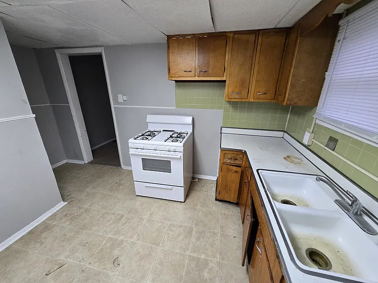 801 W North St #3 — Photo 3