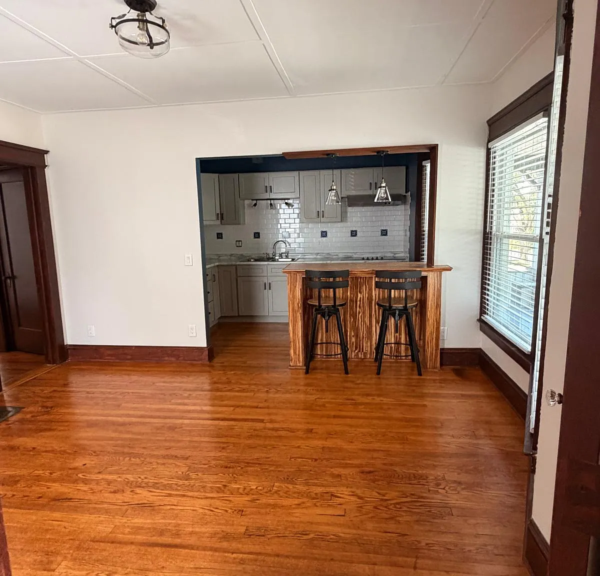 1 bed, 1000 sqft, $1,500 — Photo 1