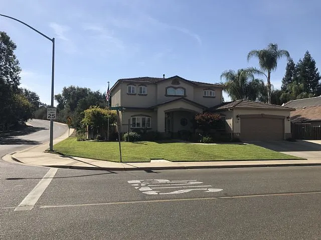 808 Boyd Dr — Photo 1