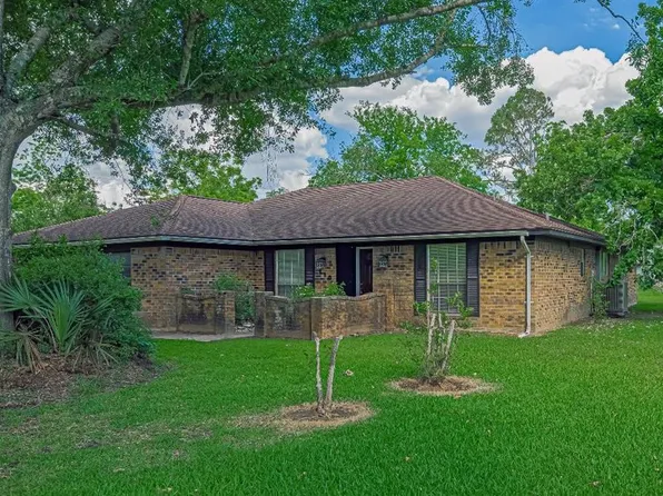 110 S Bow Dr, Freeport, TX 77541