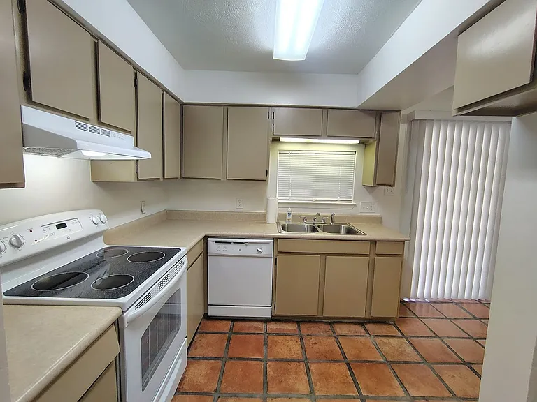 1620 N Wilmot Rd #S336 — Photo 7