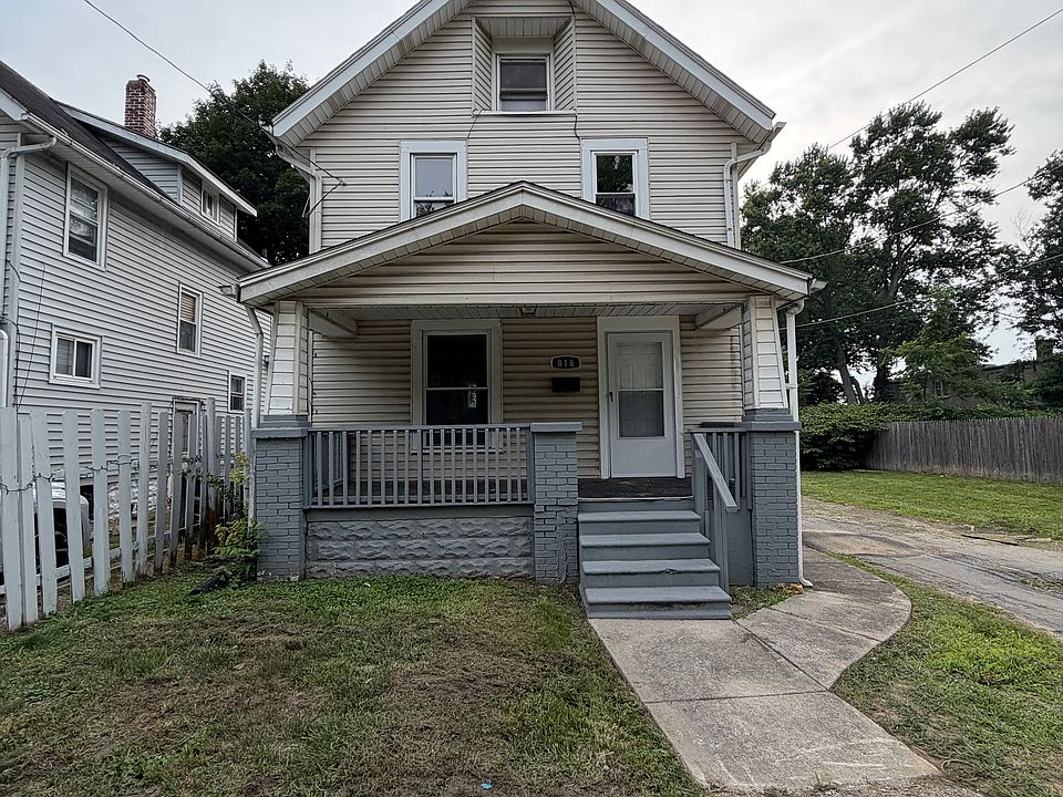 1st image of 818 Sherman St