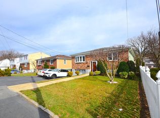 428 Mile Square Rd, Yonkers, NY 10701