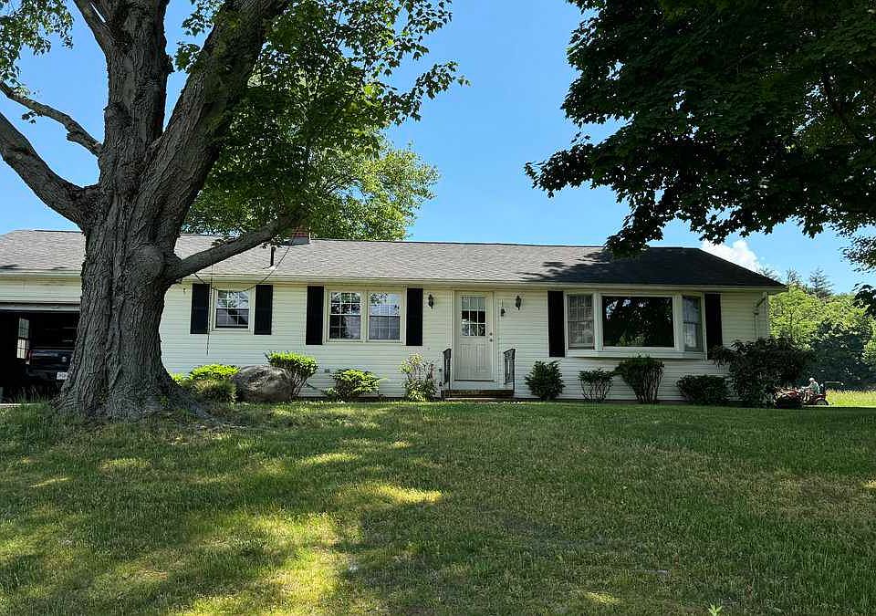 1st image of 163 River Dr