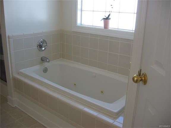 5th image of 1415 Dinwiddie Ave