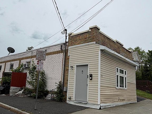 2nd image of 150 2nd Avenue