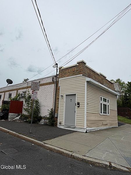 2nd image of 150 2nd Avenue