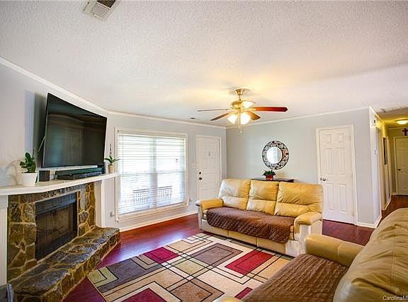2nd image of 4900 Cricklewood Ln