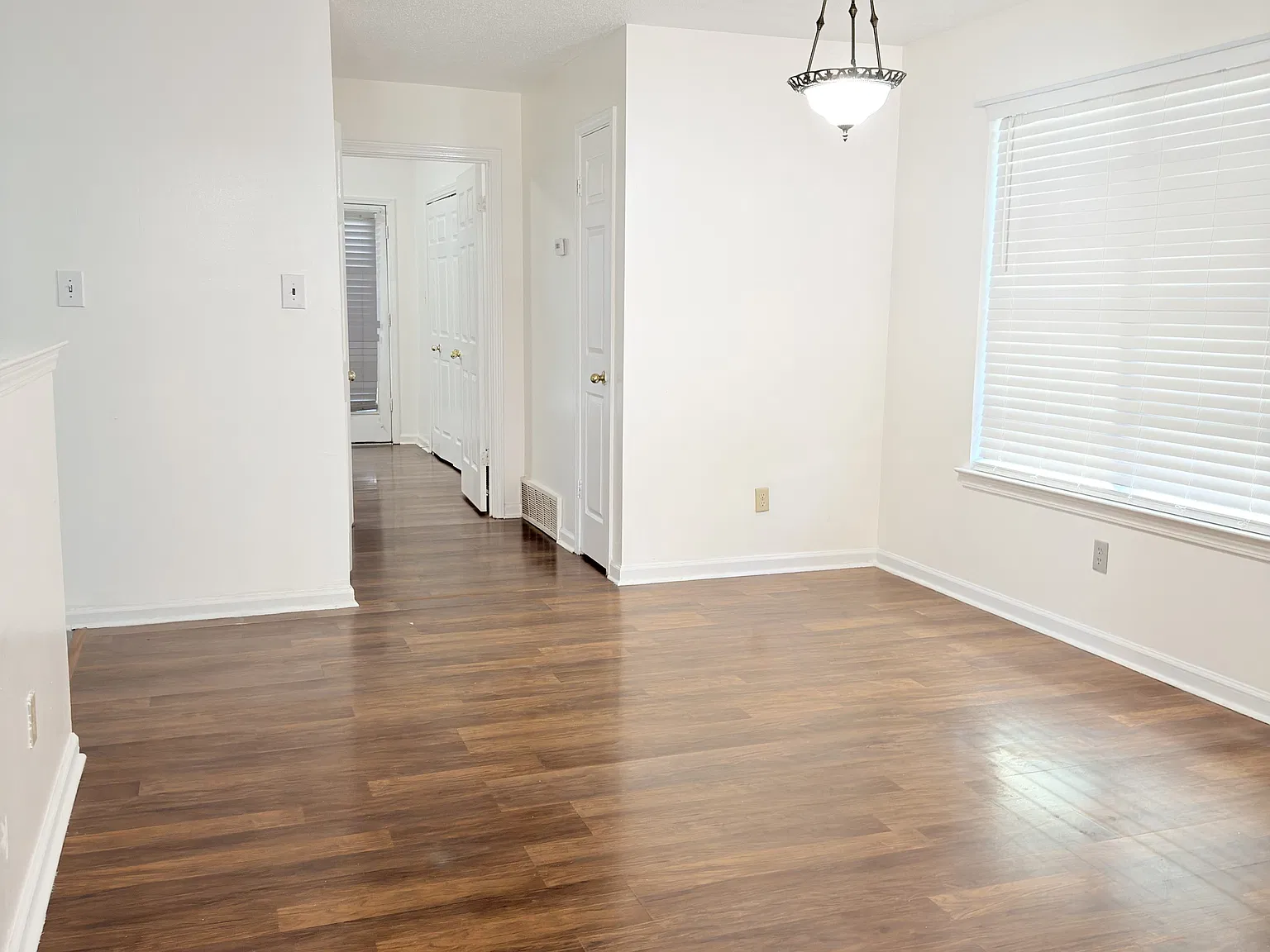 3 bed, 1932 sqft, $1,599 — Photo 3