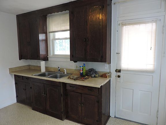 4th image of 243 Southwood Ave