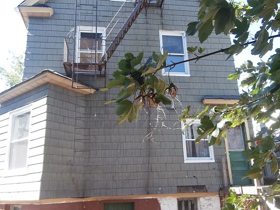4th image of 335 Bedford Ave #1-2