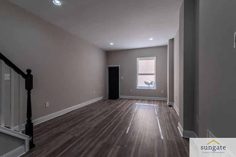 2 bed, 1.0 bath, 1018 sqft, $1,350 — Photo 3
