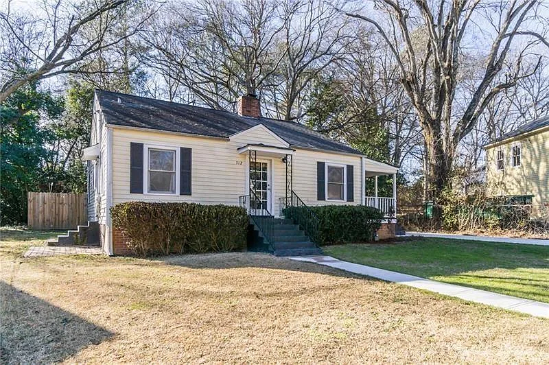 3 bed, 1.0 bath, 1024 sqft, $2,200 — Photo 2