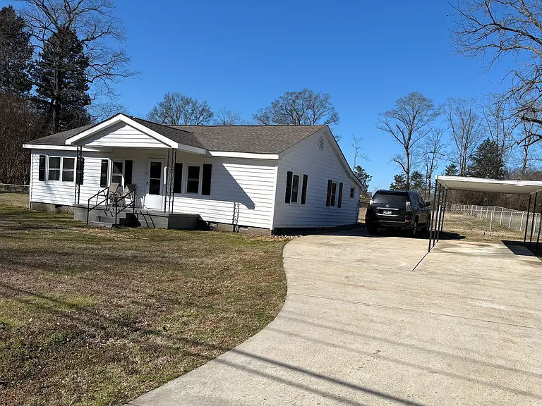 Cute home for rent with carport on quiet street. Blocks away from Northgate Mall.