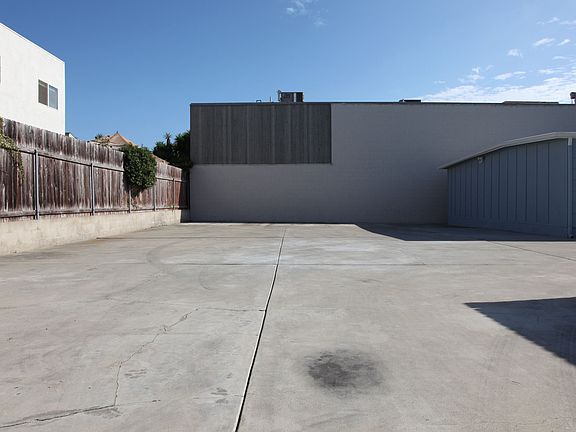 HUGE REAR LOT!