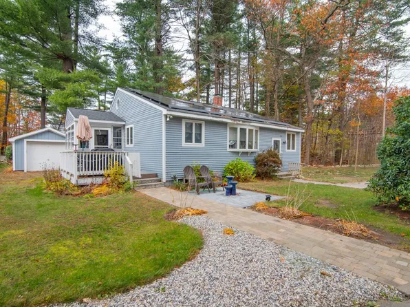 33 Pillsbury Road, Sandown, NH 03873