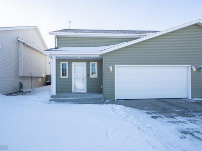 713 13 1/2 Ave E, West Fargo, ND, 58078