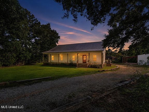 2nd image of 18 Harbor Ln