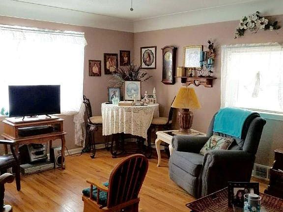 4th image of 421 Gary Ave