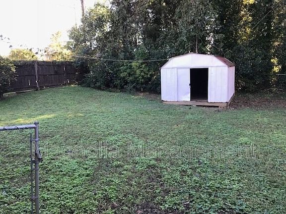 2nd image of 1405 Parker Ln