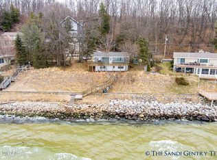 18047 N Shore Rd, Spring Lake, MI 49456